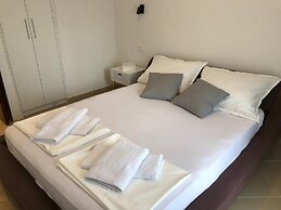 Villa Dragi, Villa With Pool and big Terrace, sea View, Peacfully and