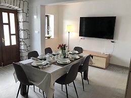 Villa Dragi, Villa With Pool and big Terrace, sea View, Peacfully and