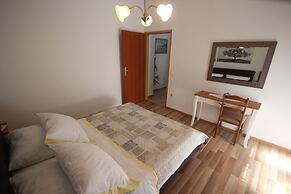 Cosy Apartment 5min to Beach Mirela Borik