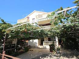Family Ground Floor Apartment, Close to the Beach