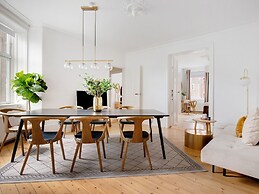 Sanders Stage - Chic 3-bdr Apt Near Nyhavn