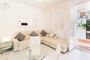 Apart In The Center With Terrace