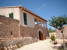 Villa in Consell With Private Pool, air Conditioning and Wifi