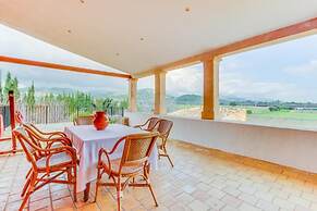 Villa in Consell With Private Pool, air Conditioning and Wifi