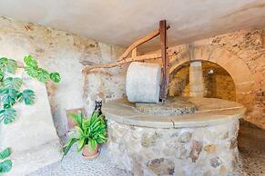 Villa in Consell With Private Pool, air Conditioning and Wifi