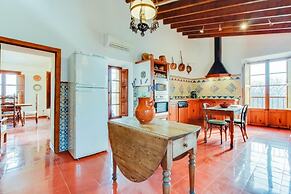 Villa in Consell With Private Pool, air Conditioning and Wifi