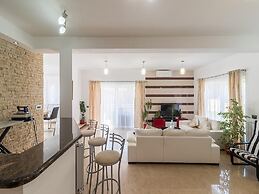 Luxury Villa Maxima