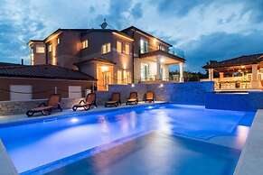 Luxury Villa Maxima