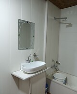 Golden Crest Houseboats