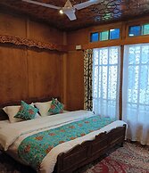 Golden Crest Houseboats