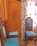 Golden Crest Houseboats