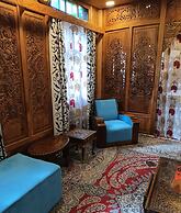 Golden Crest Houseboats