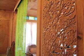 Golden Crest Houseboats