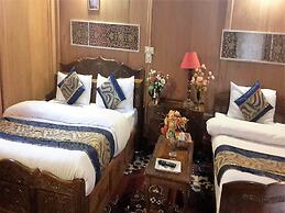 Golden Crest Houseboats