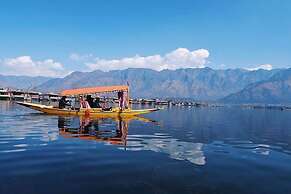 Golden Crest Houseboats