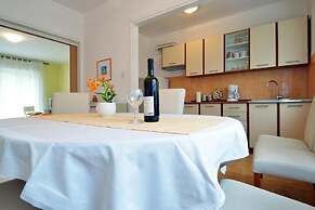 Apartment Rojnic - 3 Bedrooms Apartment