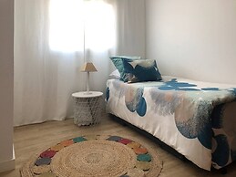 Modern And Bright Apartment With Sea Views