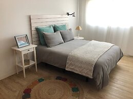 Modern And Bright Apartment With Sea Views