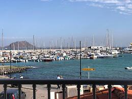 Modern And Bright Apartment With Sea Views