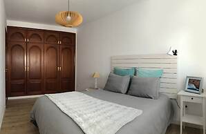 Modern And Bright Apartment With Sea Views