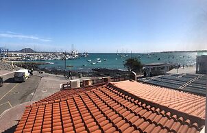 Modern And Bright Apartment With Sea Views