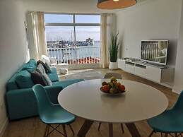 Modern And Bright Apartment With Sea Views