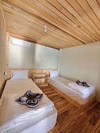 Phinisi Hostel Bira