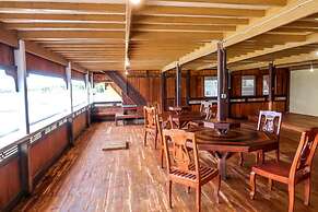Phinisi Hostel Bira