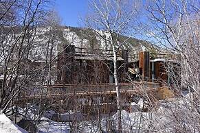 37 Mountain Laurel Drive 2br 2 Bedroom Home by Redawning