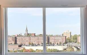 Tru by Hilton Manchester Downtown