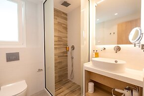 Mirablue Luxury Residences