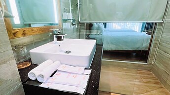 Marina Bay Con Dao Hotel