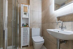 JOIVY Pimlico Flat with Terrace for 3