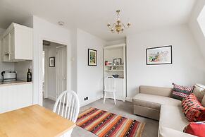 JOIVY Pimlico Flat with Terrace for 3
