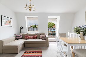 JOIVY Pimlico Flat with Terrace for 3