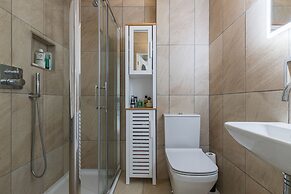 JOIVY Pimlico Flat with Terrace for 3