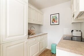 JOIVY Pimlico Flat with Terrace for 3