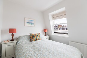 JOIVY Pimlico Flat with Terrace for 3