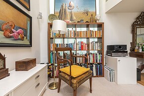 JOIVY Artsy Studio Flat in Fulham near River Thames