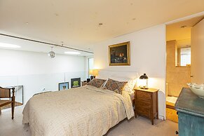 JOIVY Artsy Studio Flat in Fulham near River Thames