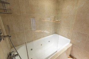 JOIVY Artsy Studio Flat in Fulham near River Thames