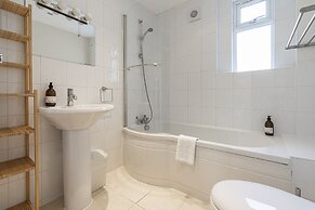 JOIVY Charming 1 Bed Flat, Sleeps 4