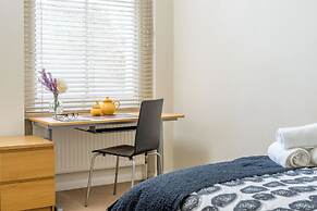 JOIVY Charming 1 Bed Flat, Sleeps 4