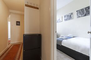 JOIVY Charming 1 Bed Flat, Sleeps 4