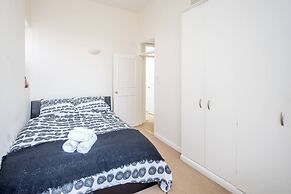 JOIVY Charming 1 Bed Flat, Sleeps 4
