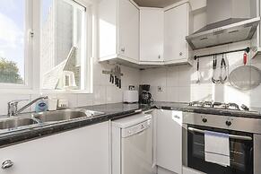 JOIVY Charming 1 Bed Flat, Sleeps 4