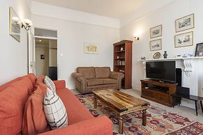 JOIVY Charming 1 Bed Flat, Sleeps 4