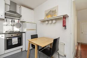 JOIVY Charming 1 Bed Flat, Sleeps 4