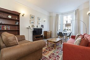 JOIVY Charming 1 Bed Flat, Sleeps 4