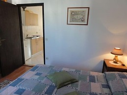 Simple apartment for 2 in Banjole